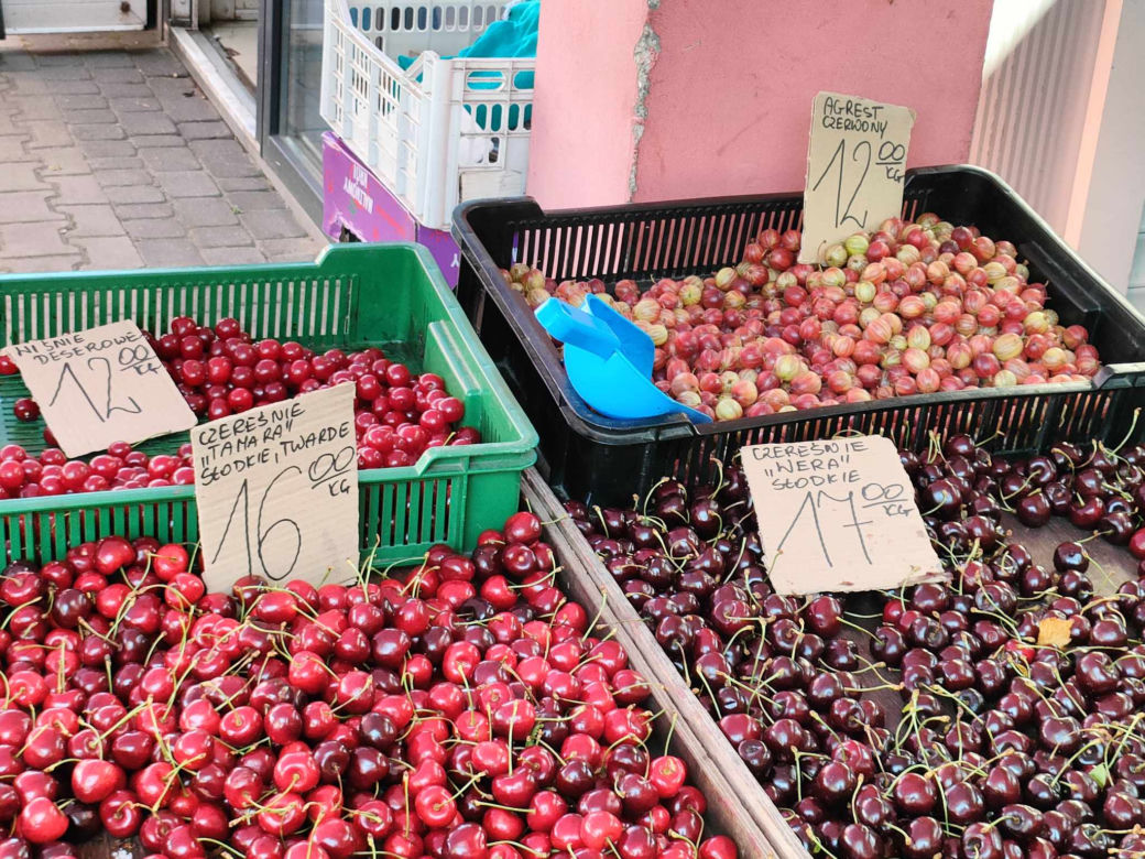 Cena czereśni i truskawek na łódzkich targowiskach. Zobacz, ile kosztują owoce w Łodzi