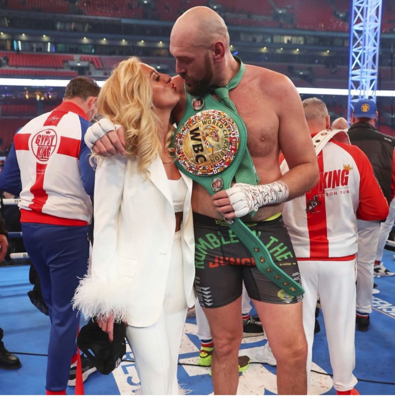 To ona wspiera Tysona Fury'ego. Oto jego żona, Paris Fury