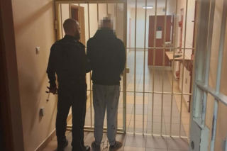 Trzech mężczyzn trafiło do aresztu, a kolejni mają dozór i zakaz zbliżania się do pokrzywdzonych