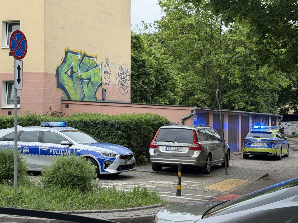 Zabarykadował się w łazience z nożem. Na warszawskiej Woli znaleziono ciało 67-letniej Ewy