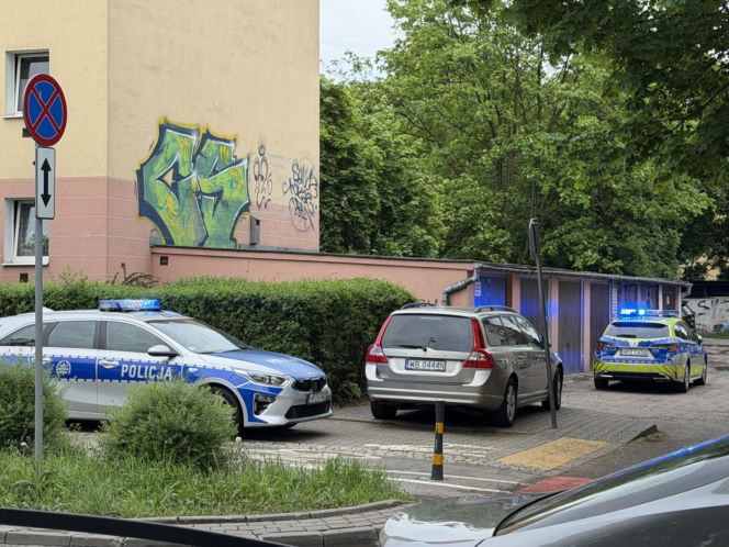 Zabarykadował się w łazience z nożem. Na warszawskiej Woli znaleziono ciało 67-letniej Ewy