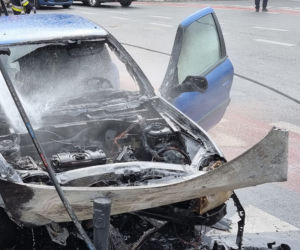 Wypadek samochodowy na Kamionku. Auto stanęło w płomieniach
