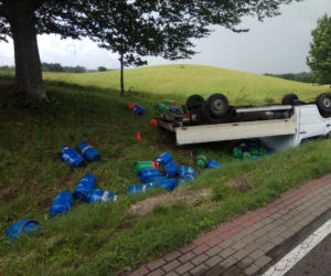 Groźny wypadek na DK 15. Butle z gazem wypadły na drogę! [ZDJĘCIA]
