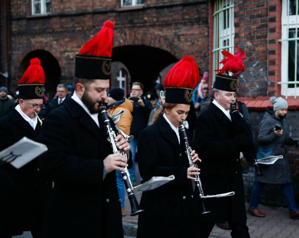  Barbórka 2024. Piękna tradycja, orkiestra dęta budzi mieszkańców Nikiszowca 