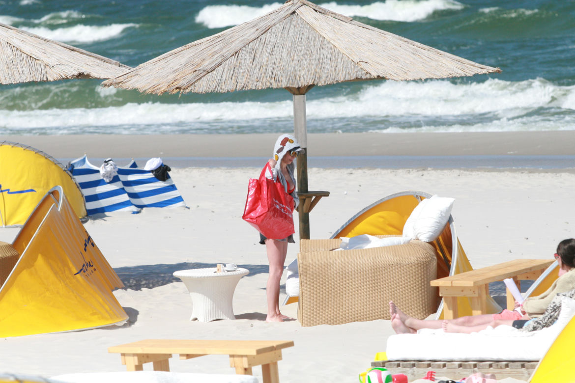 Piękna Agnieszka Dygant na plaży