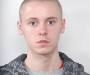 Ci mężczyźni mają lepkie ręce! Złodzieje z Bydgoszczy poszukiwani przez policję [ZDJĘCIA]