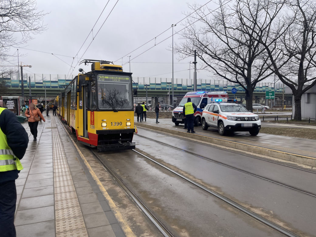 Piesza potrącona przez tramwaj. Składy na objazdach