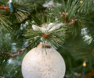 Tradycyjna bombka na Boże Narodzenie