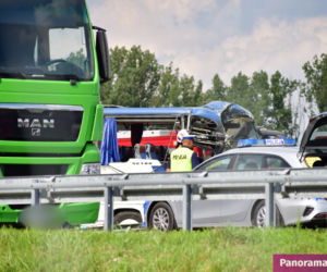Wypadek autokaru z dziećmi na A1