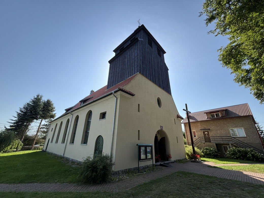 Wyjątkowy kościół w Okartowie. Wnętrze zapiera dech w piersiach