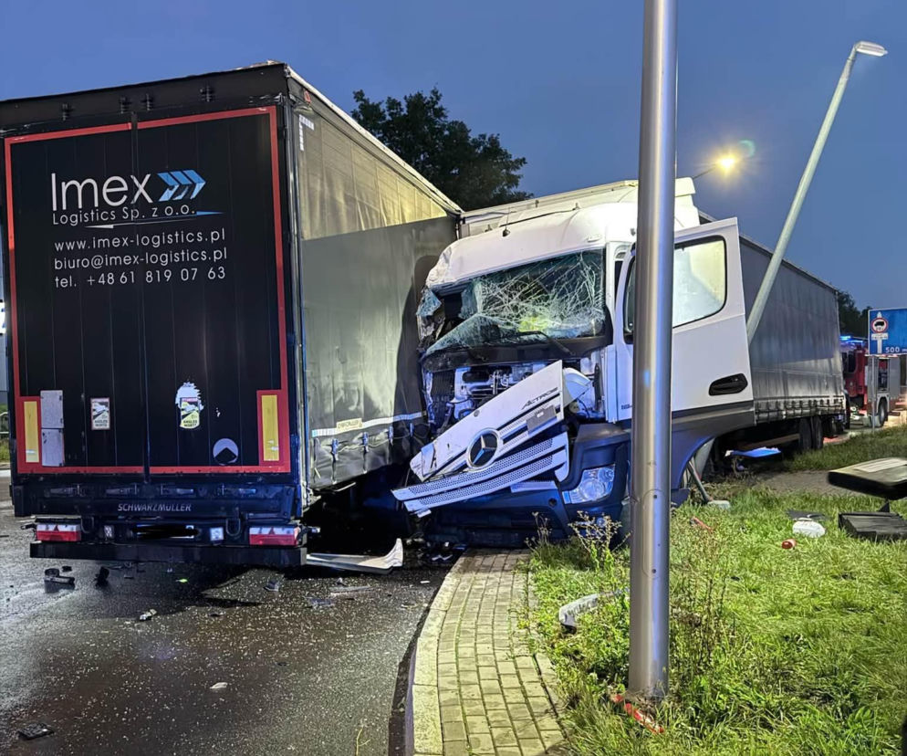 Zderzenie tirów w Cieszynie. Dwie osoby trafiły do szpitala. Duże utrudnienia