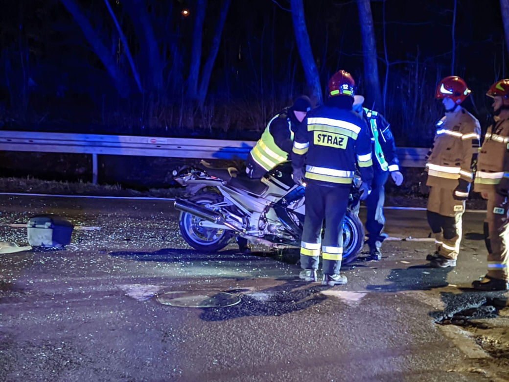 Wsiadła na motocykl z pijanym kierowcą. Skończyła w szpitalu po zderzeniu z osobówką