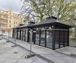 Nowe oblicze placu Wolności. Kwiaciarnie już zamontowane, koniec prac coraz bliżej