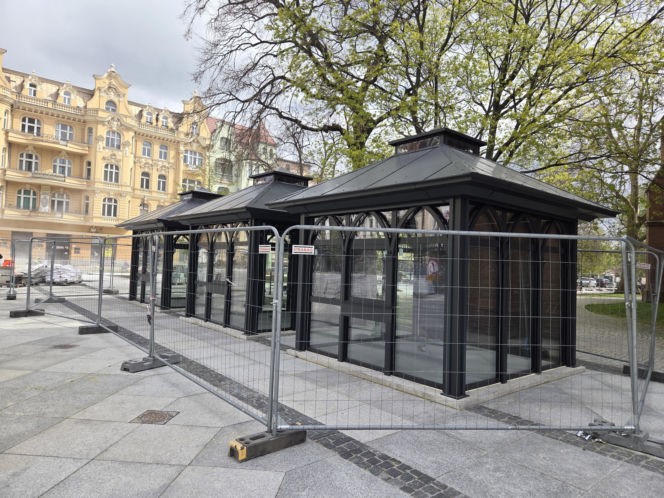 Nowe oblicze placu Wolności. Kwiaciarnie już zamontowane, koniec prac coraz bliżej