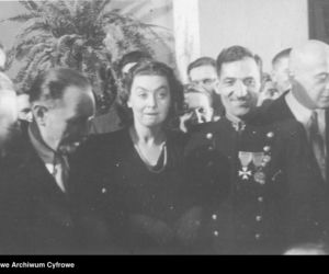 Niewiarygodne sceny! Aktor kazał przykucnąć premierowi, bo chciał go przeskoczyć! Interwencja w ostatniej chwili