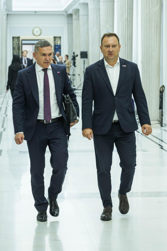 Powakacyjna rewia mody w Sejmie