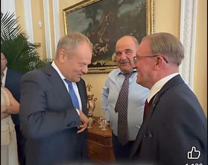 Artur Barciś chciał sprawdzić czy Tusk nosi perukę