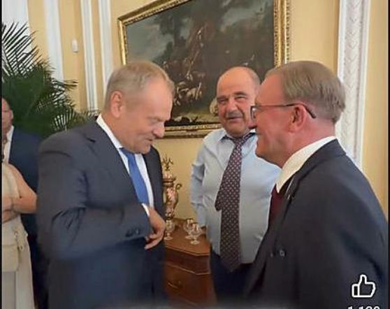 Artur Barciś chciał sprawdzić czy Tusk nosi perukę