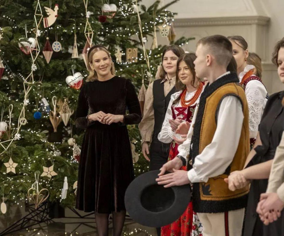 Uczniowie z Zakopanego ubrali choinkę w Pałacu Prezydenckim. Córka Pierwszej Damy skradła show!