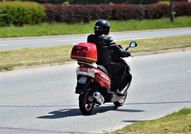 Motocykliści wrócili na trasy. Policja przypomina.  Droga to nie tor wyścigowy!