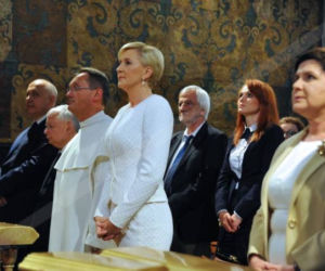 Syn Szydło, ks. Tymoteusz odprawił mszę. Na prymicji Kaczyński i Rydzyk 