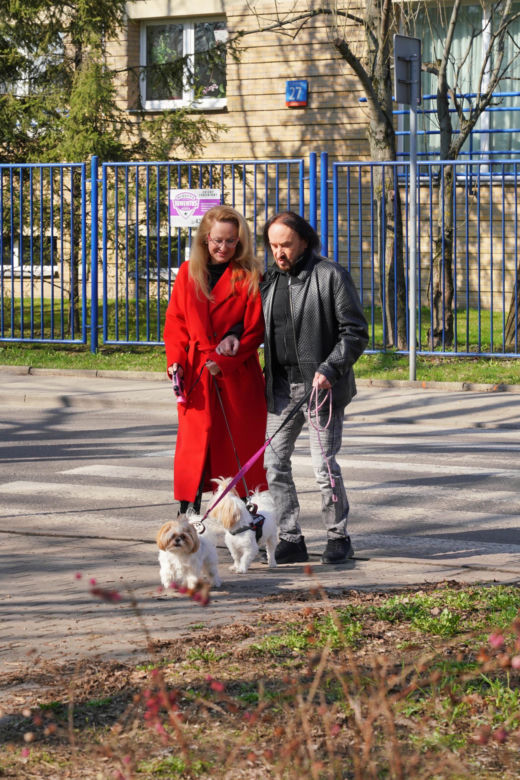 Stan Borys uczy się chodzić