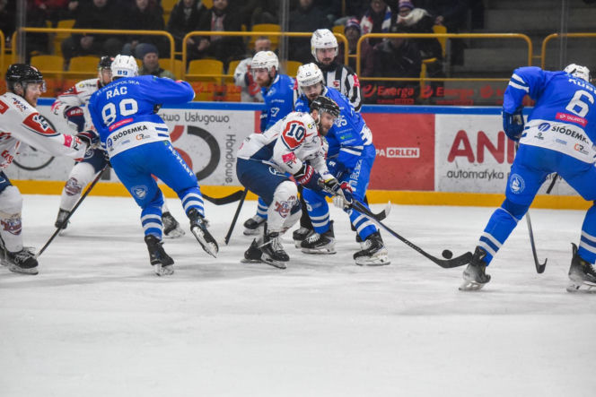 KH Energa Toruń - Unia Oświęcim 2:1! Zdjęcia kibiców i zawodników obu drużyn