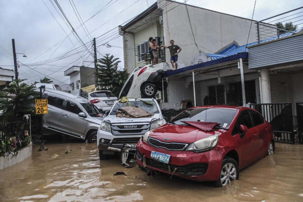 Tajfun nad Filipinami. Nie żyje co najmniej 26 osób
