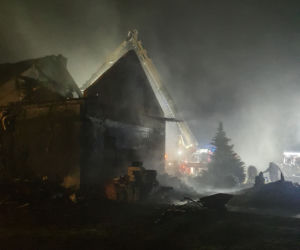 Pożar domu w powiecie bydgoskim! Strażacy nie wykluczają podpalenia [ZDJĘCIA]