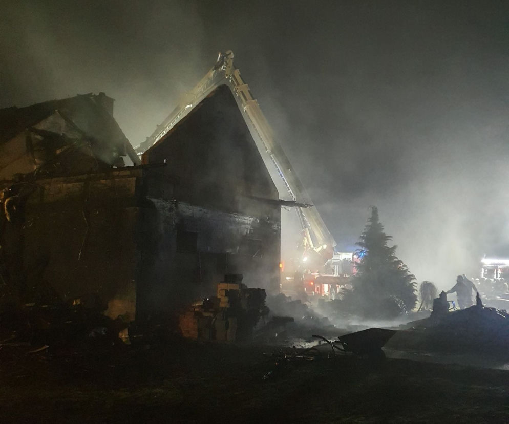 Pożar domu w powiecie bydgoskim! Strażacy nie wykluczają podpalenia [ZDJĘCIA]