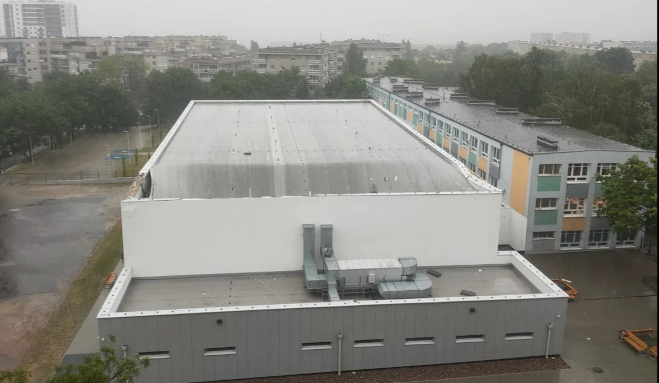 Zawalił się dach sali sportowej w Poznaniu