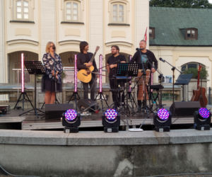 Spotkanie autorskie Artura Ziontka i koncert siedleckich artystów przy fontannie 18.08.2021
