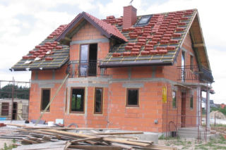 Istotne zmiany w projekcie budowlanym w trakcie budowy domu a zmiana pozwolenia na budowę