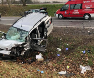 Wyszogród: Czołowe zderzenie osobówek! Trzy osoby ranne, w tym jedna ciężko [ZDJĘCIA]