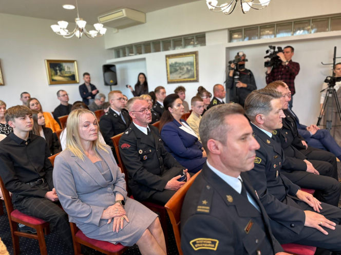 Szóstka młodych bohaterów ze Świętokrzyskiego z odznaką „Iuvenis Forti”