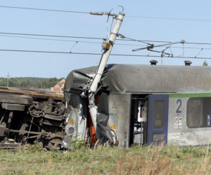 Wstrząsające zdjęcia z katastrofy kolejowej na Mazowszu