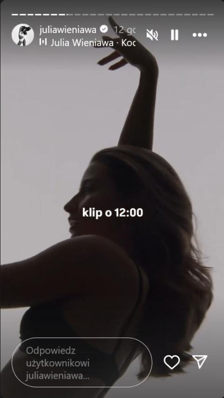 Julia Wieniawa promuje nową piosenkę w samej bieliźnie. Tylko spójrzcie na te nagrania!