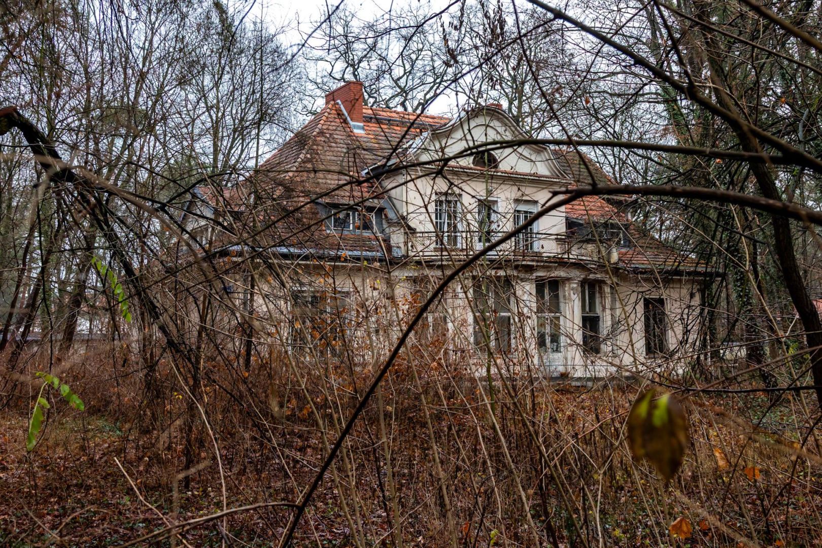 Opuszczona willa w Konstancinie