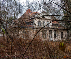 Opuszczona willa w Konstancinie