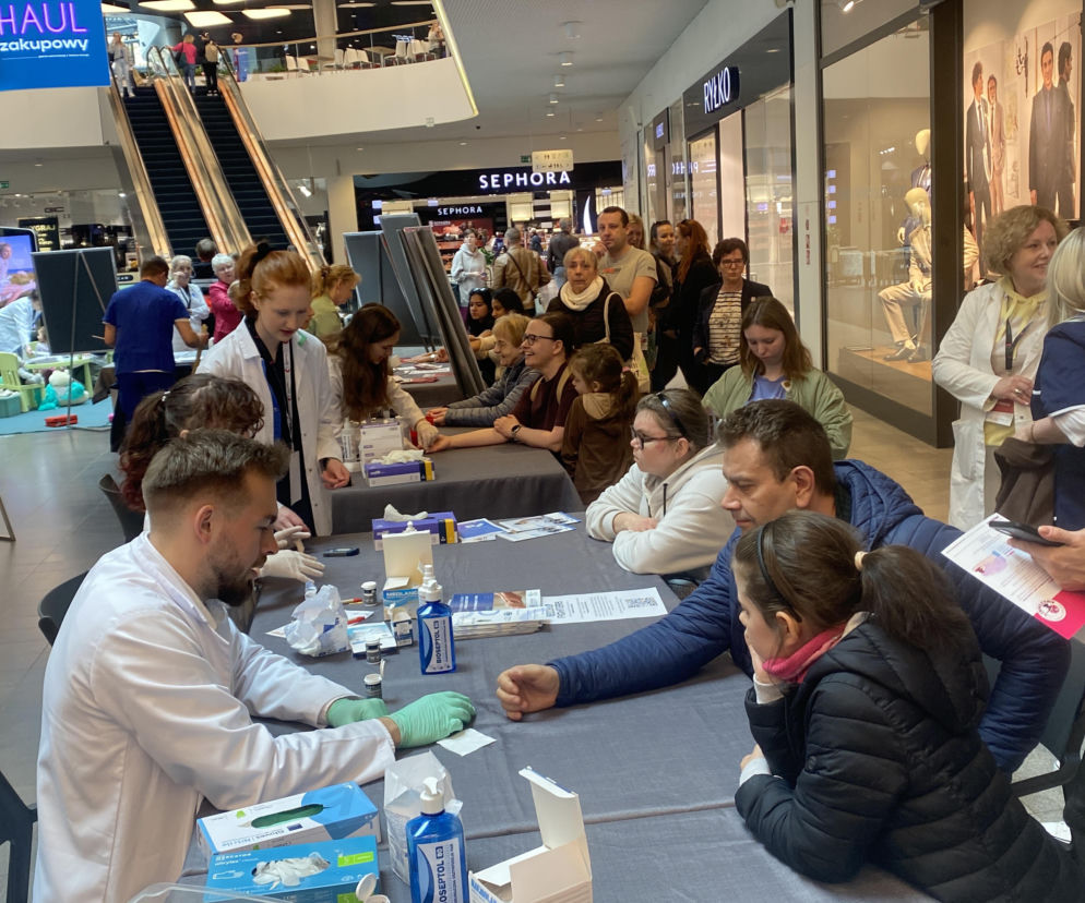 Studenci zachęcali do bezpłatnych badań. W Olsztynie odbyła się akcja „Zdrowia pod kontrolą”