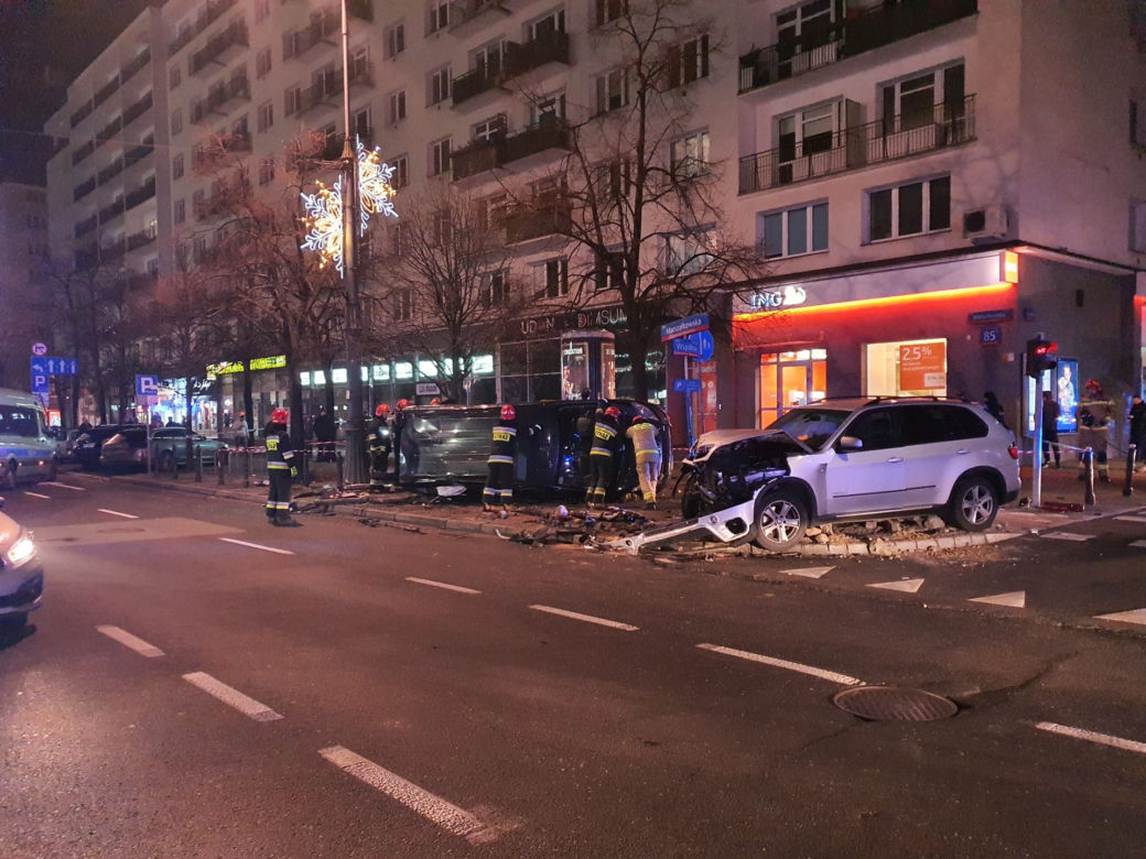 Zderzenie BMW z taksówką na Marszałkowskiej