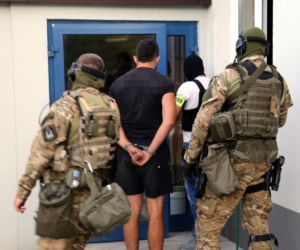 Handlarze narkotykami w rękach policji