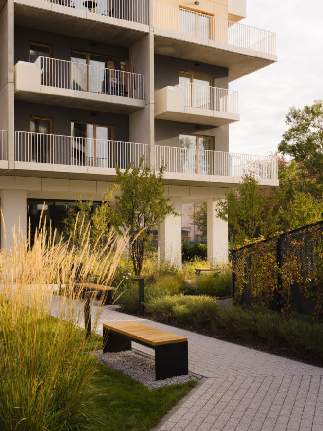 Kolejowa 19 w Warszawie, RISKARCH