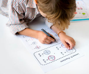 Ile to jest (8+8)×8÷8−8=? Obliczenie tego działania nie powinno zająć ci więcej niż 15 sekund