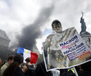 Francja płonie, Macronowie się bawią! Te zdjęcia oburzyły Francuzów