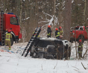 Poważny wypadek na Warmii i Mazurach. Lód paraliżuje region