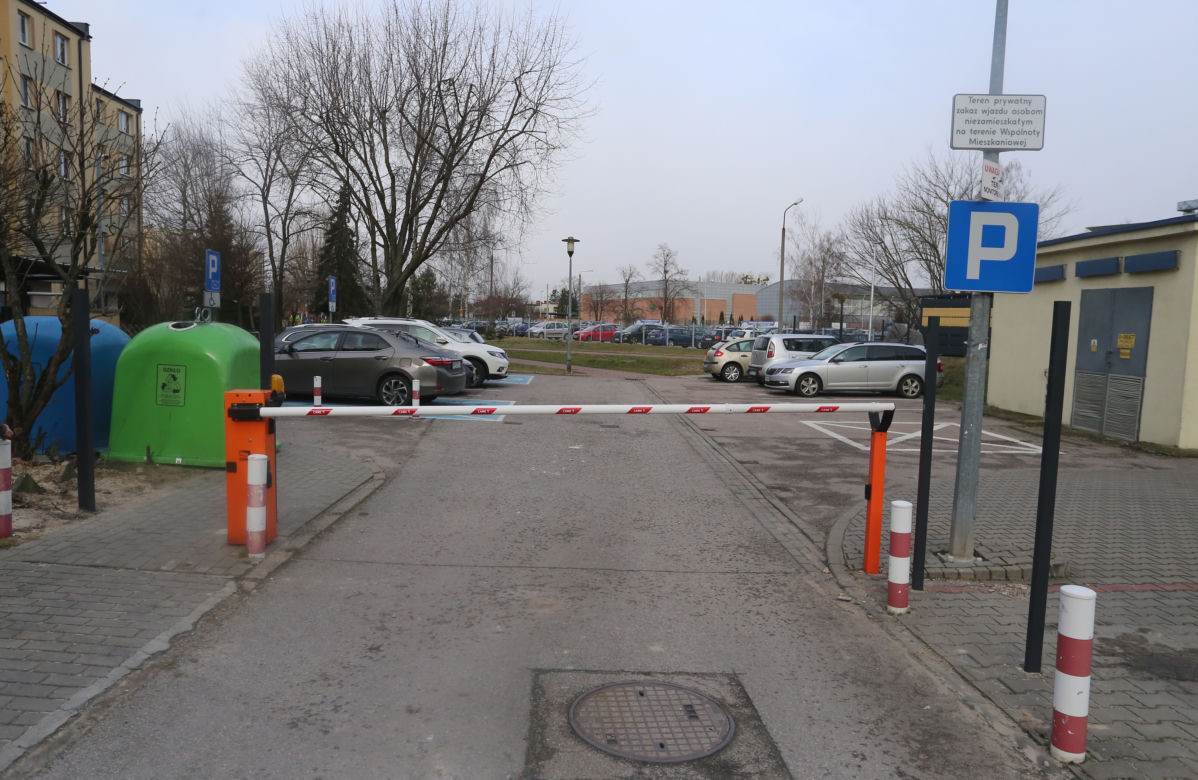 Wojna o płot i śmietnik. Konflikt mieszkańców na osiedlu w Pruszkowie