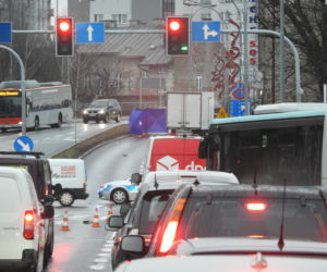 TRAGEDIA na wiadukcie Tarnobrzeskim! 34-latek wtargnął pod rozpędzone auto! [ZDJĘCIA]