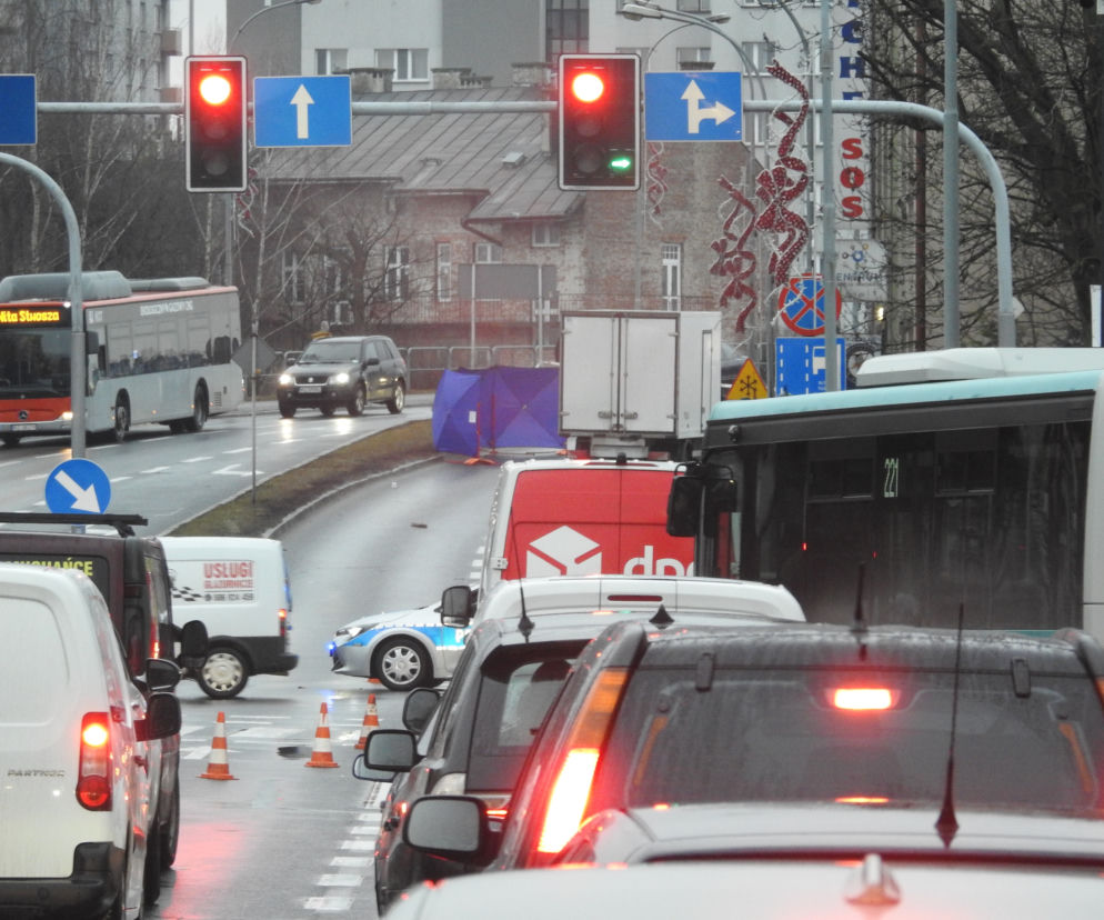 TRAGEDIA na wiadukcie Tarnobrzeskim! 34-latek wtargnął pod rozpędzone auto! [ZDJĘCIA]