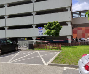 Skoczyła po śmierć z parkingu w Toruniu. W mediach społecznościowych błagała o pomoc?!